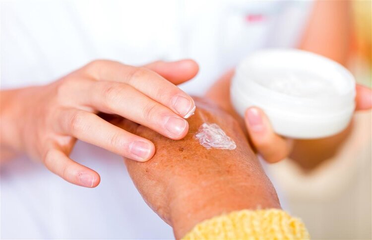 几块钱一支的红霉素软膏，有6种用处，缓解你的皮肤困扰