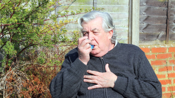 加湿过长会引起哮喘吗？如何区别心力衰竭和哮喘？