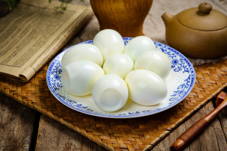一天一个鸡蛋，是营养佳品还是心血管祸根？