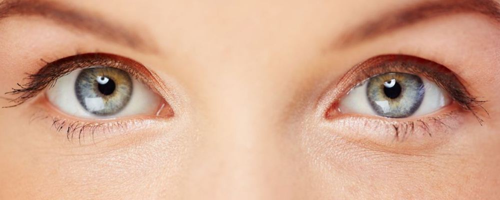 女人割双眼皮的坏处 女人如何保养眼部 割双眼皮会眼睑肿吗