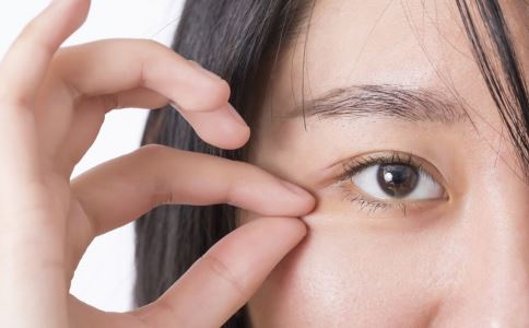 哪些人群不适宜做双眼皮手术 开双眼皮后有哪些效果 割双眼皮要注意什么