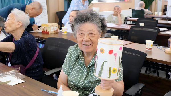 “健康相伴 公益同行”贵阳站第七期 新华达走进福贵康护理院