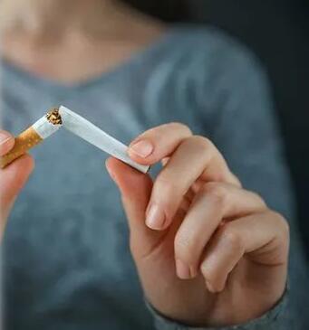 宜昌肛泰医院 | 抽烟会加重胃溃疡吗？医生的回答：戒烟！