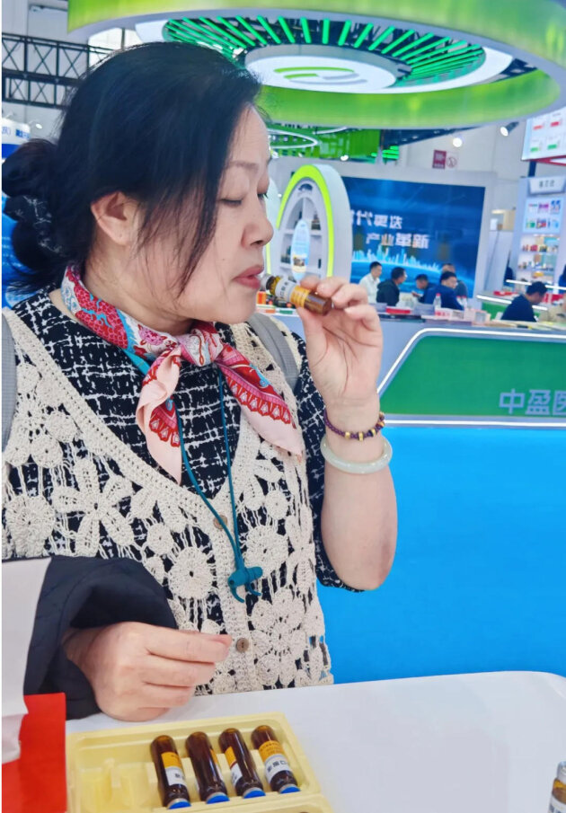汉森制药亮相第93届全国药交会|四磨汤口服液、天麻醒脑胶囊荣获家庭常备双项荣誉