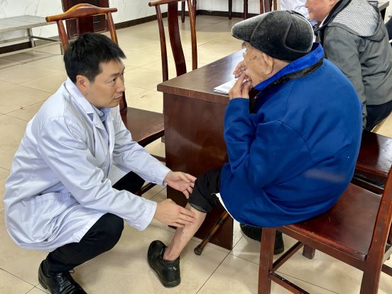 爱满重阳,中医送健康——仁寿县中医医院开展重阳节慰问义诊活动