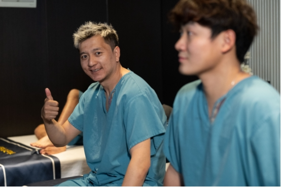 川超球员“精致回血”名场面!蓉府金足印象解锁运动后修复新姿势