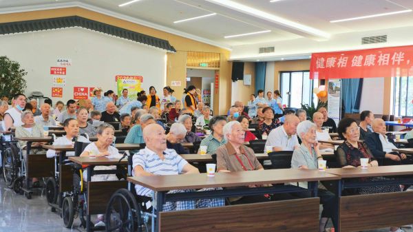 “健康相伴 公益同行”贵阳站第七期 新华达走进福贵康护理院