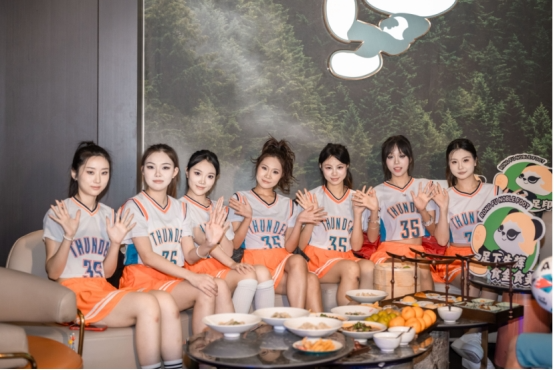 川超球员“精致回血”名场面!蓉府金足印象解锁运动后修复新姿势