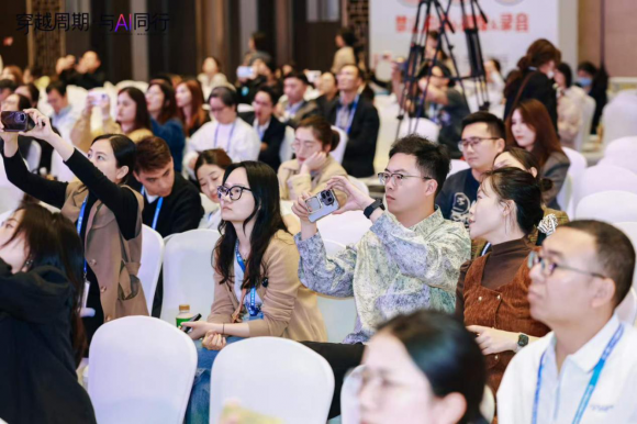 黎京雄院长连续6年出席美沃斯大会,分享面部轮廓打造和香蜜下颌缘